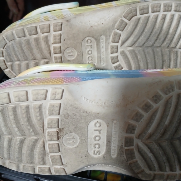 CROCS Brand Multicolor Tie-Dye Clogs Mens Size 11 - Picture 4 of 4
